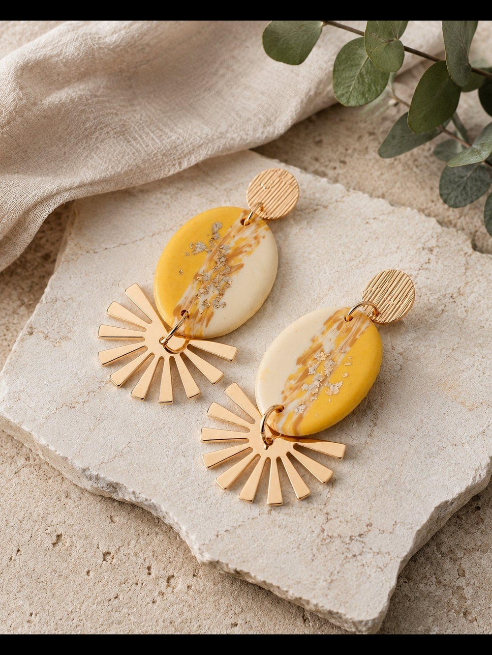 MODCLOTH CLAY GOLD SPECKLED MOD DROP EARRINGS